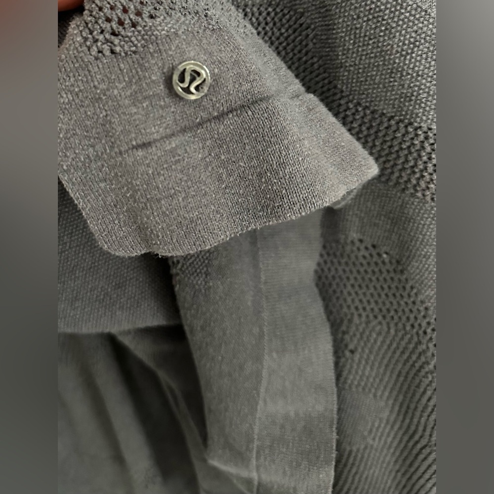 Lululemon: Women’s Find Your Light Wrap- One Size - Picture 9 of 10